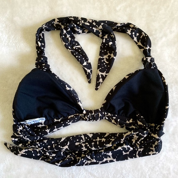 Robin Piccone floral printed halter bikini top. 🖤 - Picture 2 of 6